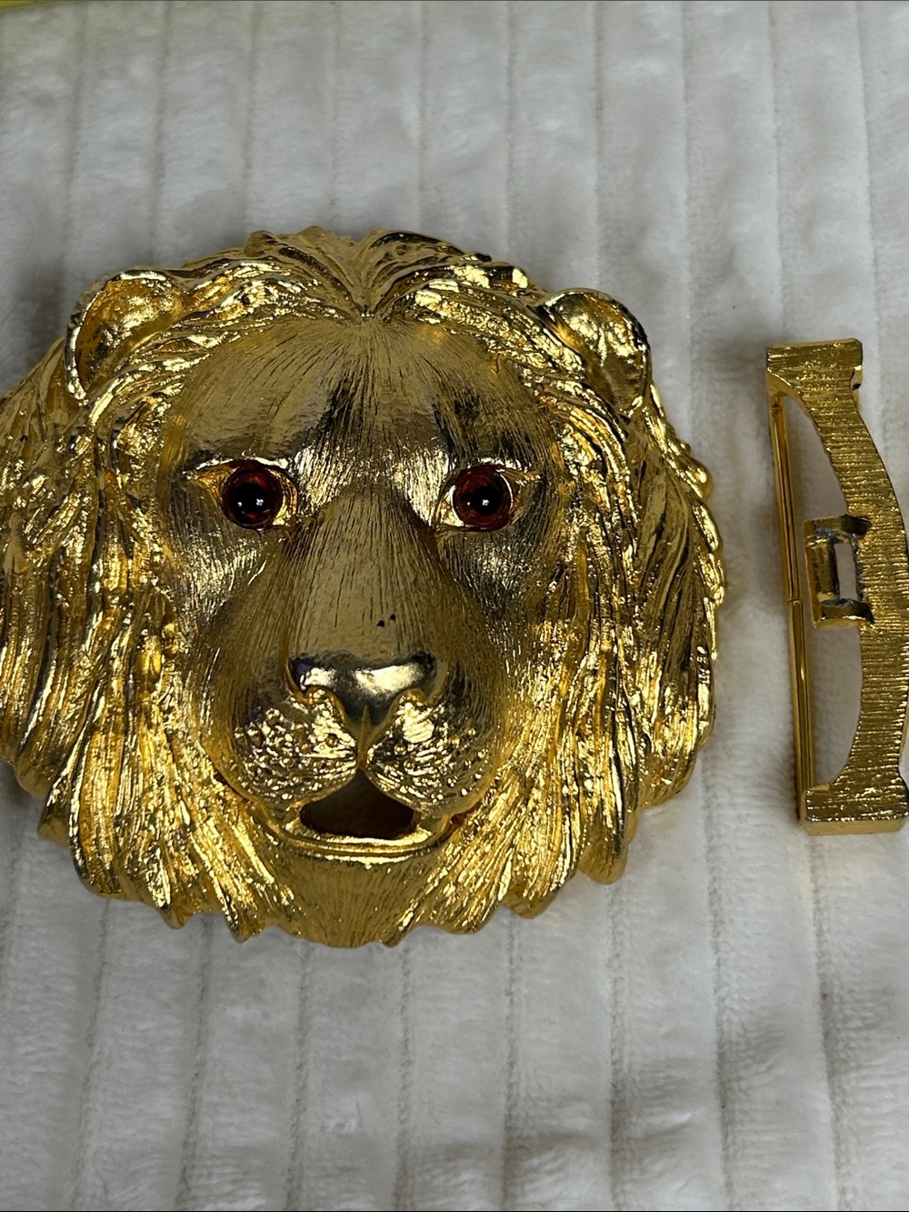 Vintage Stamped 1994 MIMI DI N Goldtone glass eye, large lions head belt buckle